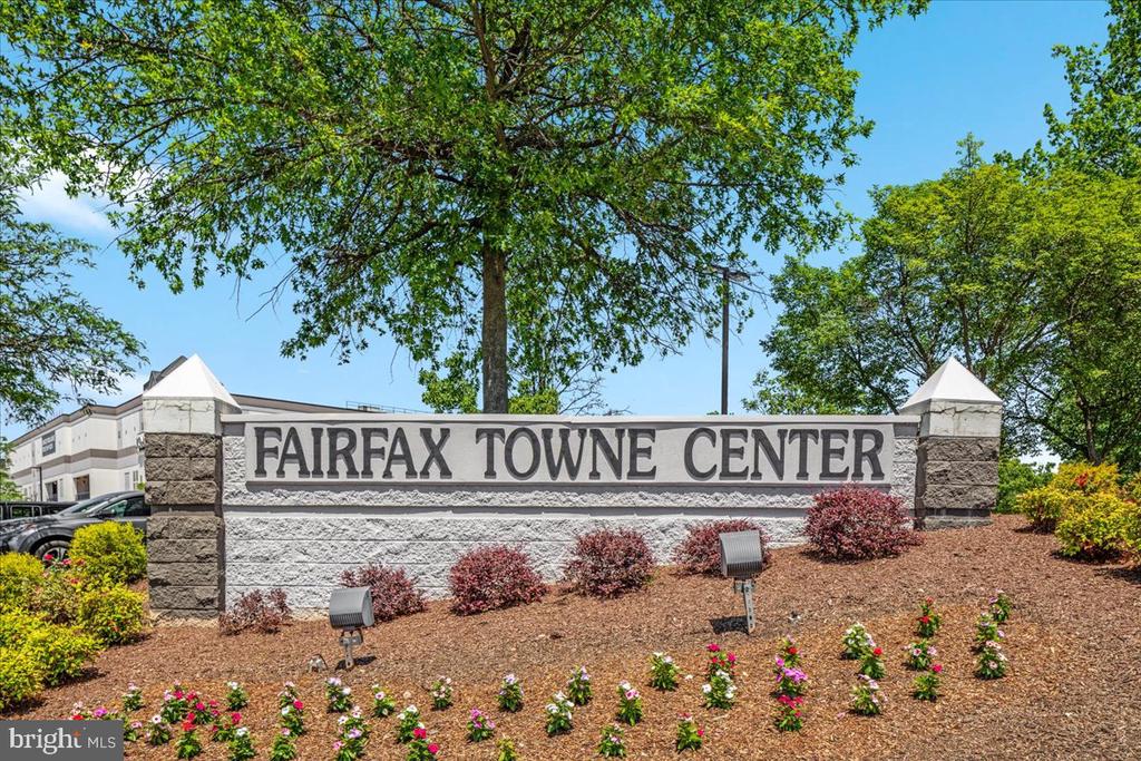 12221 HARBOR TOWN CIRCLE