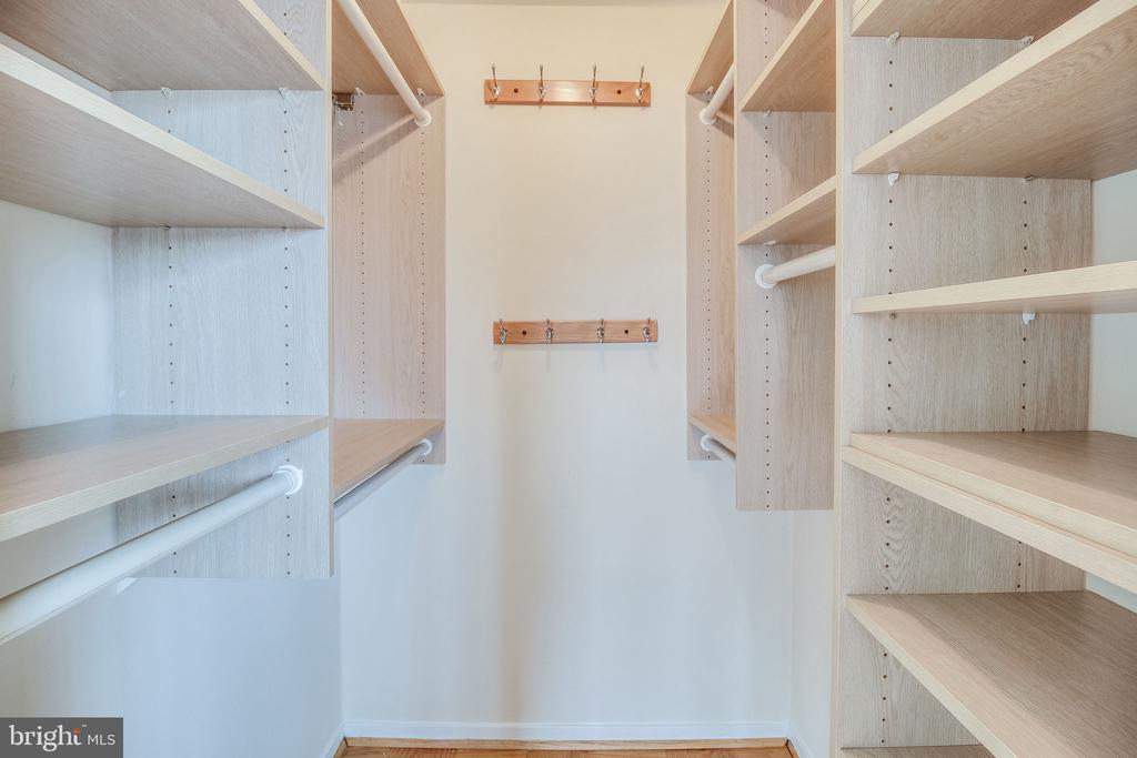 5603 FRANCONIA ROAD Unit: 302