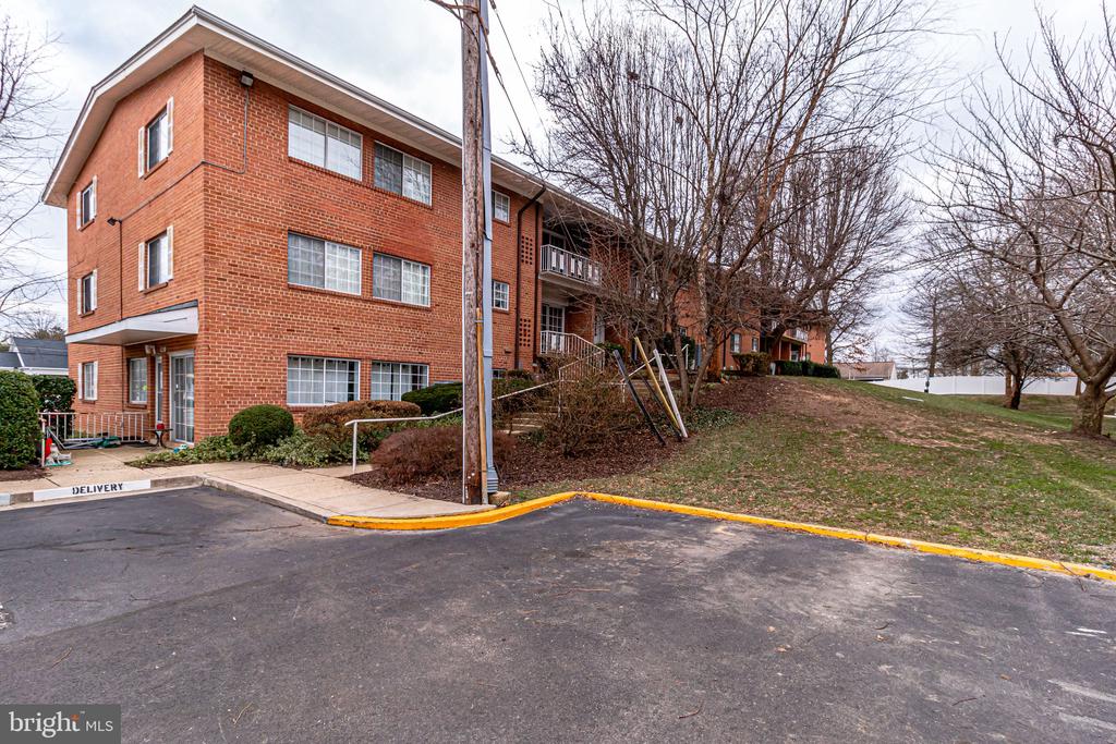 5603 FRANCONIA ROAD Unit: 302