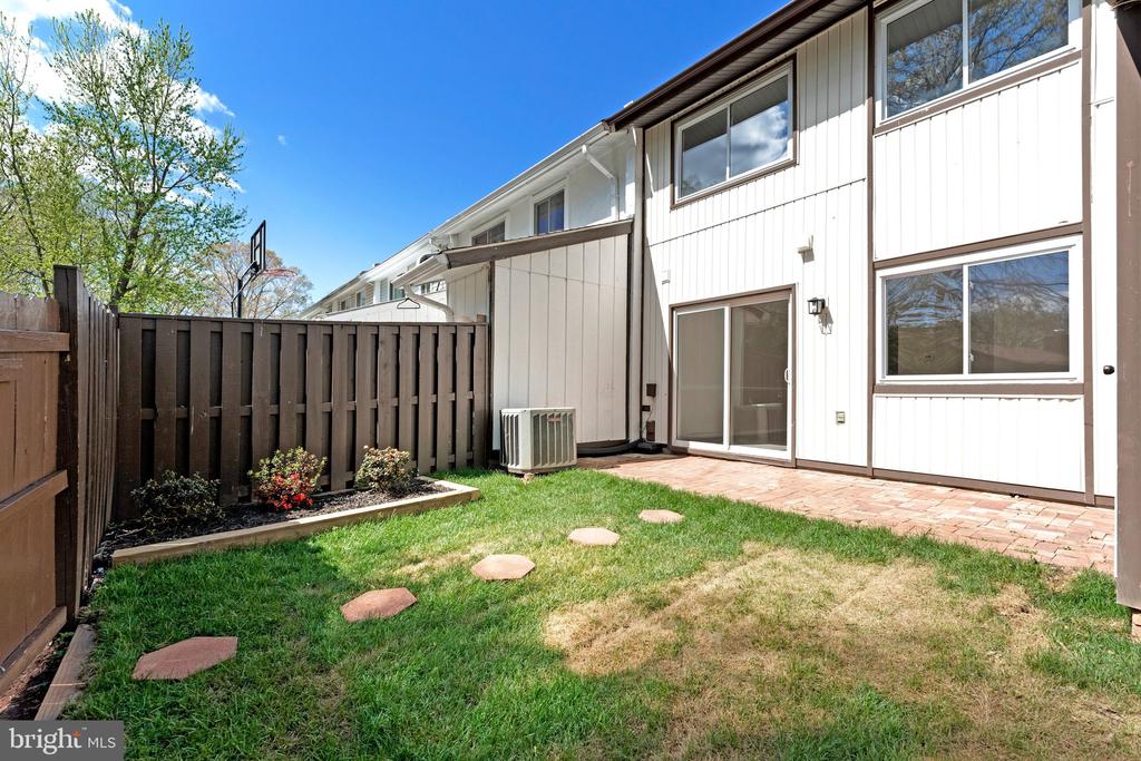 46 WEDGEDALE DRIVE