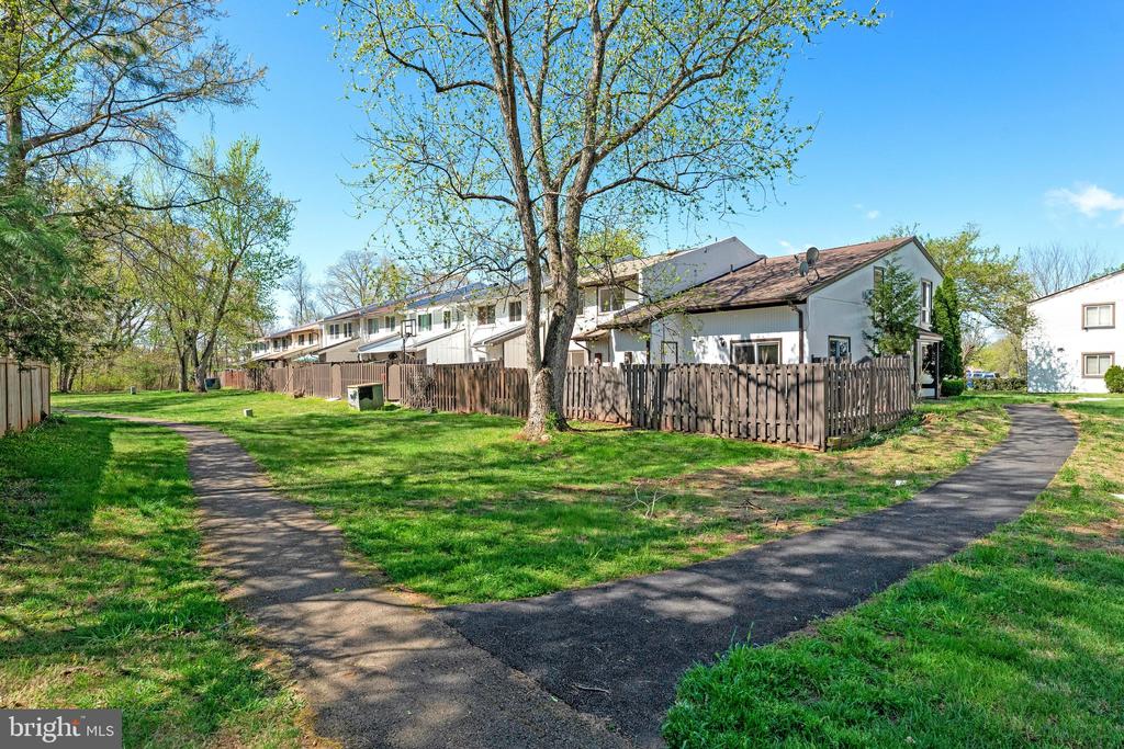 46 WEDGEDALE DRIVE