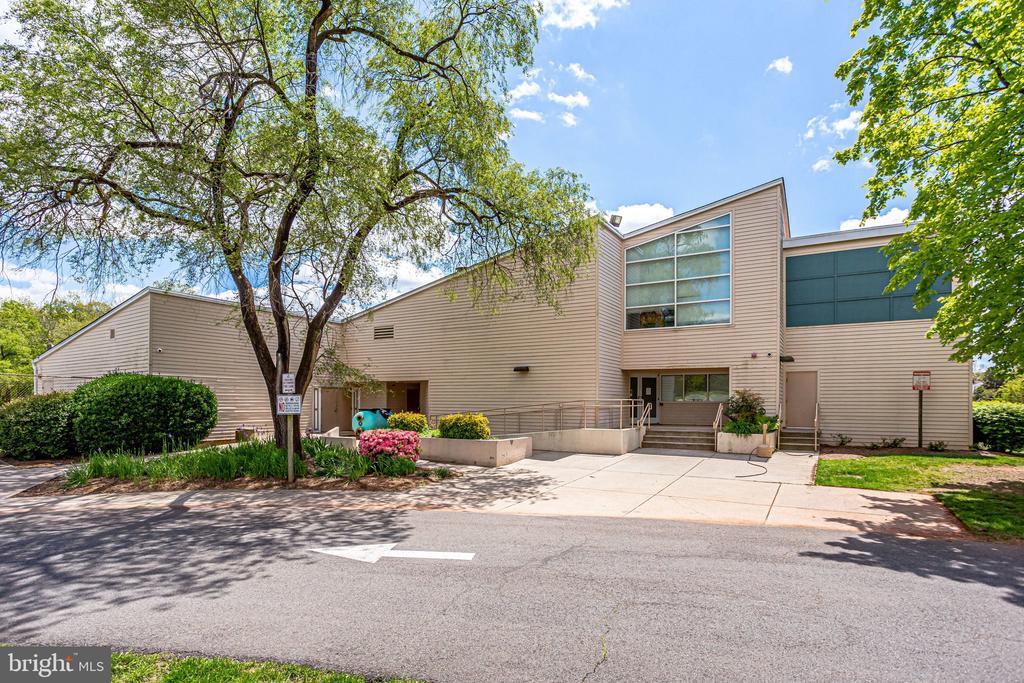 46 WEDGEDALE DRIVE