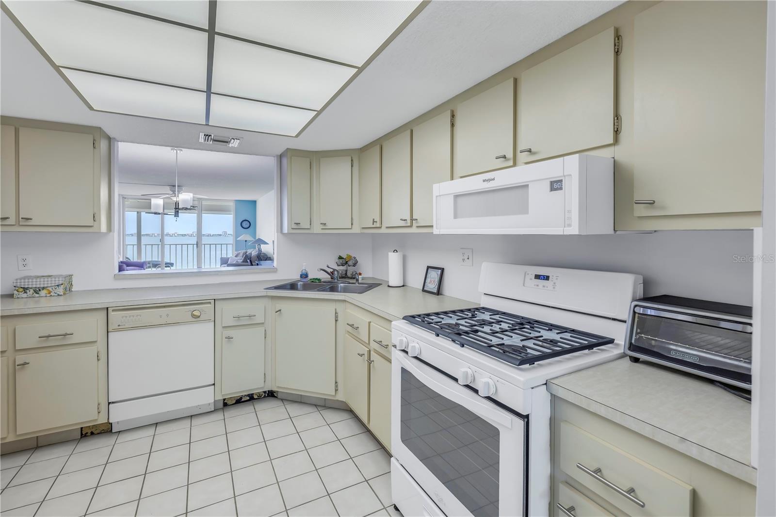 6060 SHORE BLVD S #510