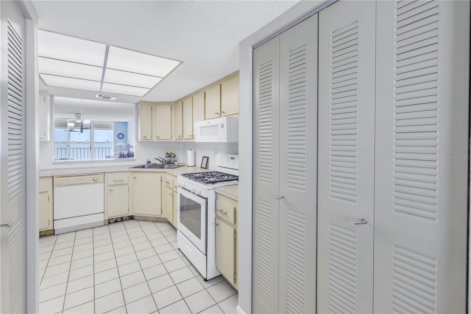 6060 SHORE BLVD S #510