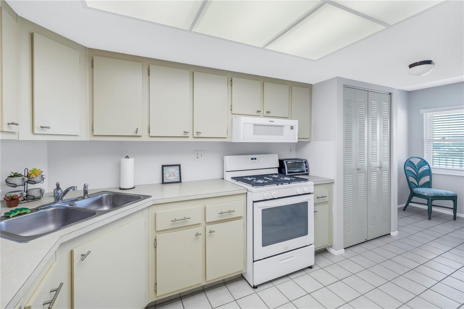 6060 SHORE BLVD S #510