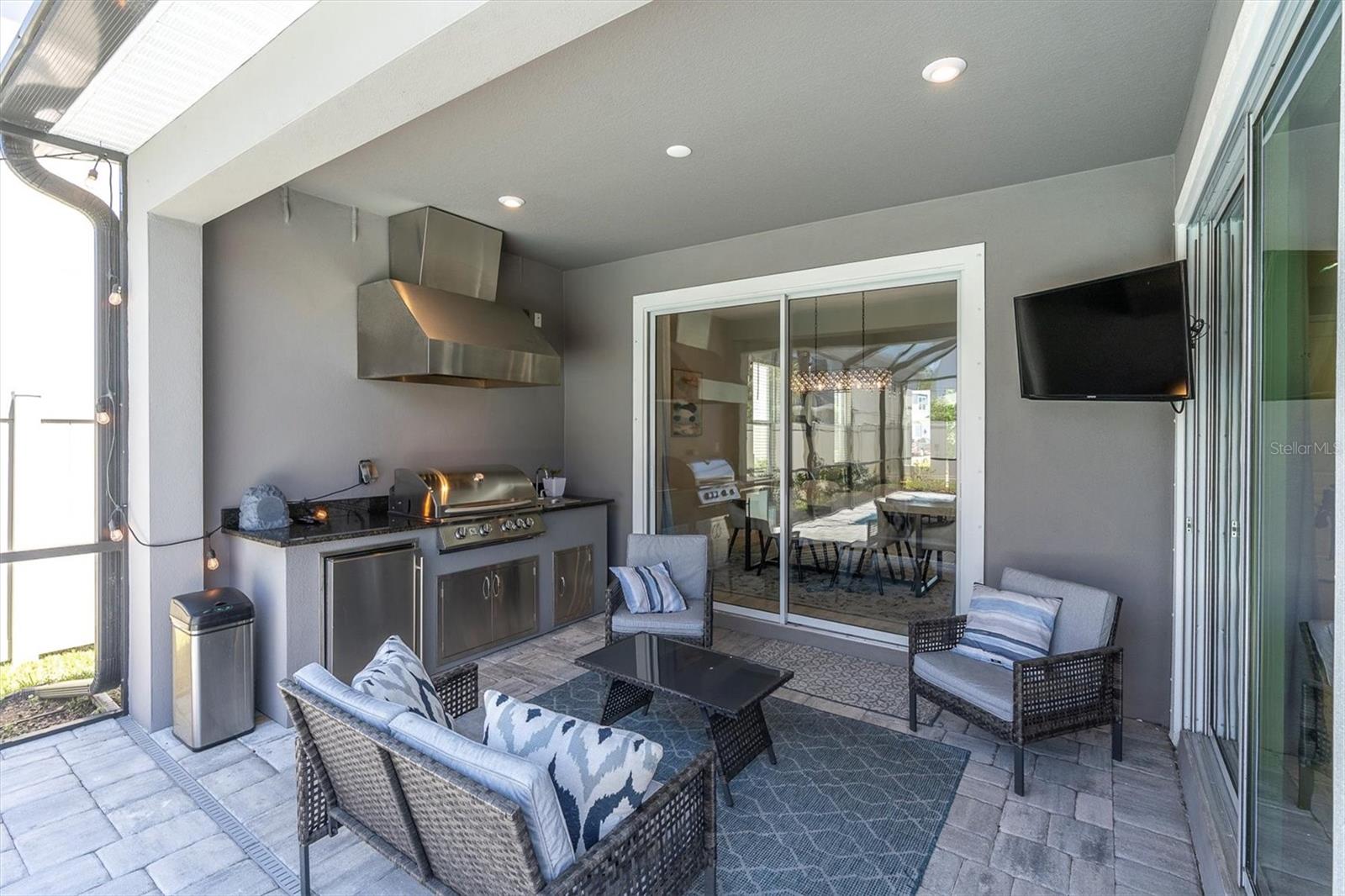 2815 DUDLEY AVE