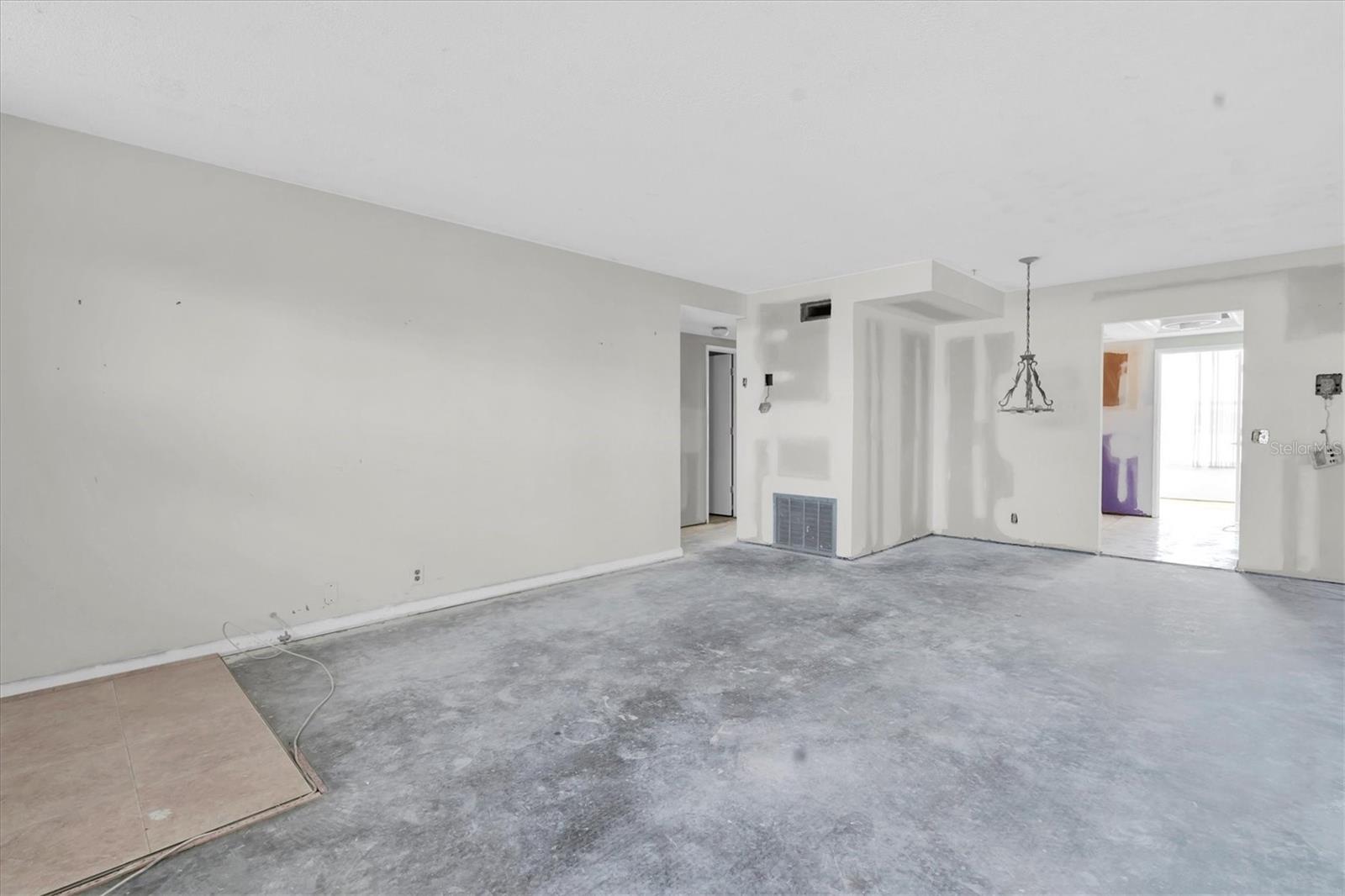 1847 SHORE DR S #203