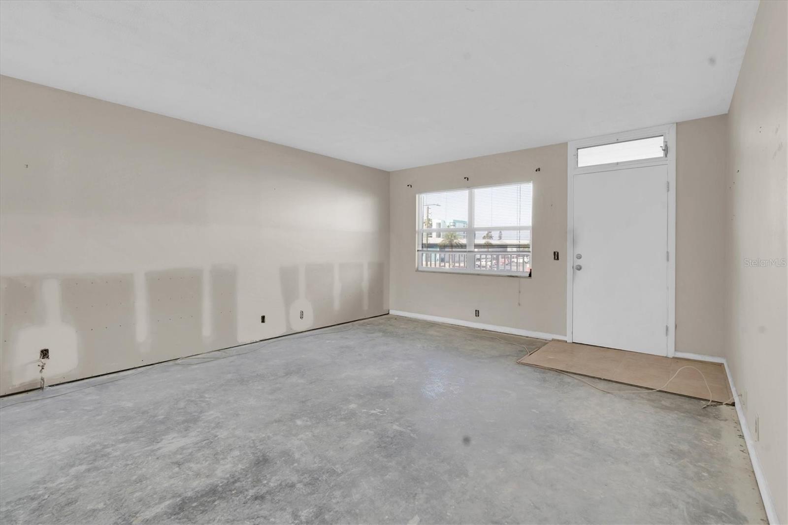 1847 SHORE DR S #203