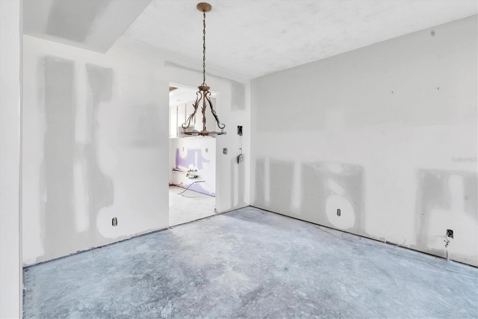 1847 SHORE DR S #203