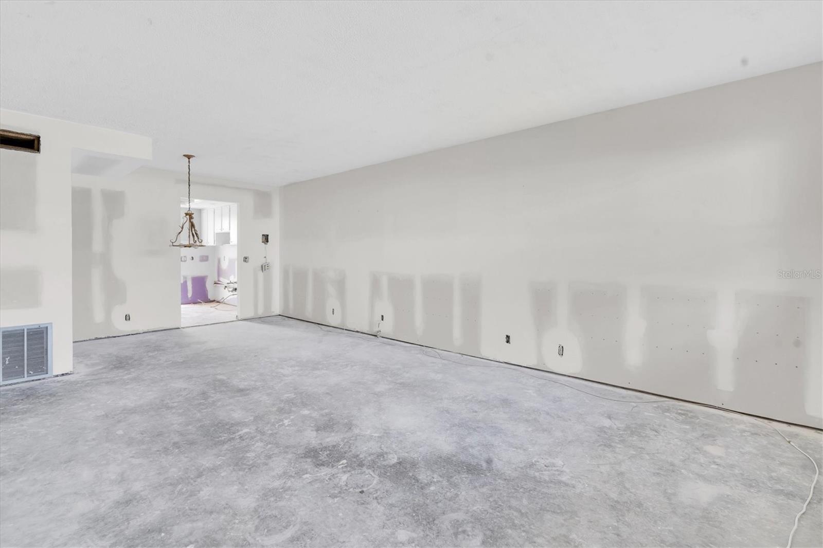 1847 SHORE DR S #203