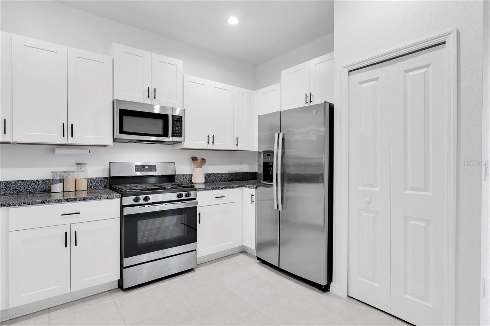 8211 CRESCENT OAKS DR