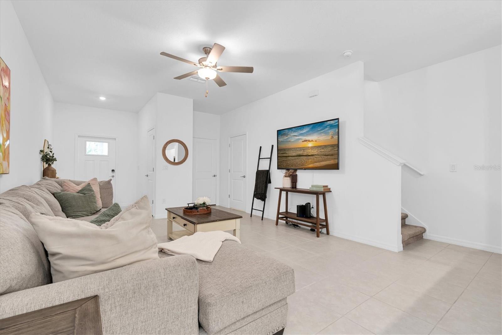 8211 CRESCENT OAKS DR