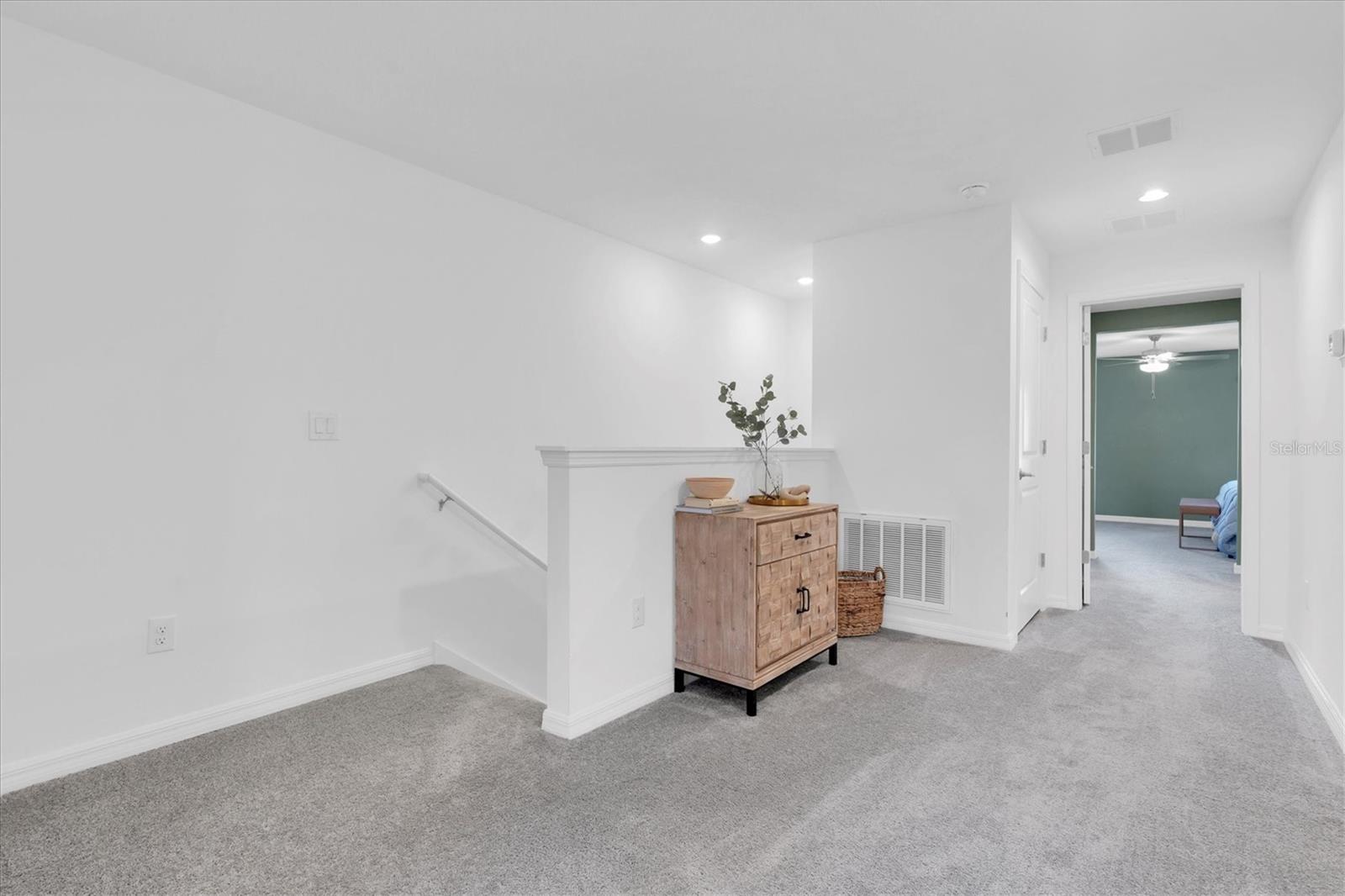 8211 CRESCENT OAKS DR