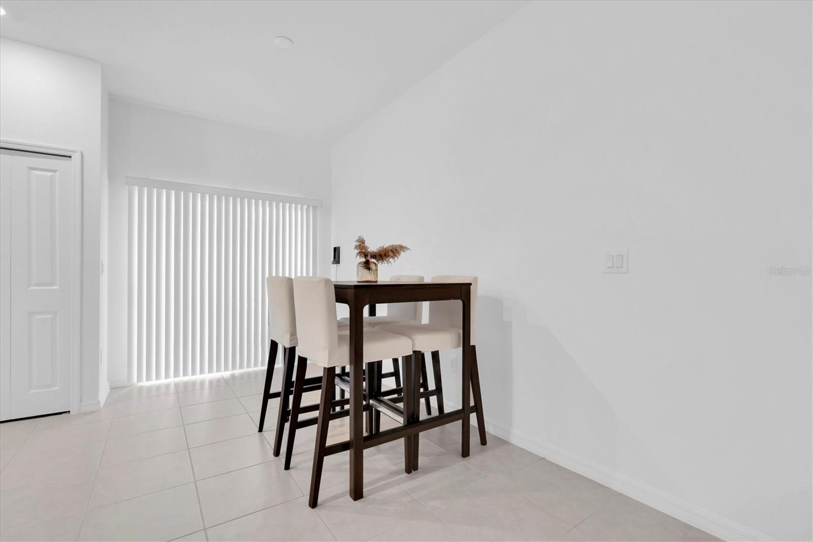 8211 CRESCENT OAKS DR