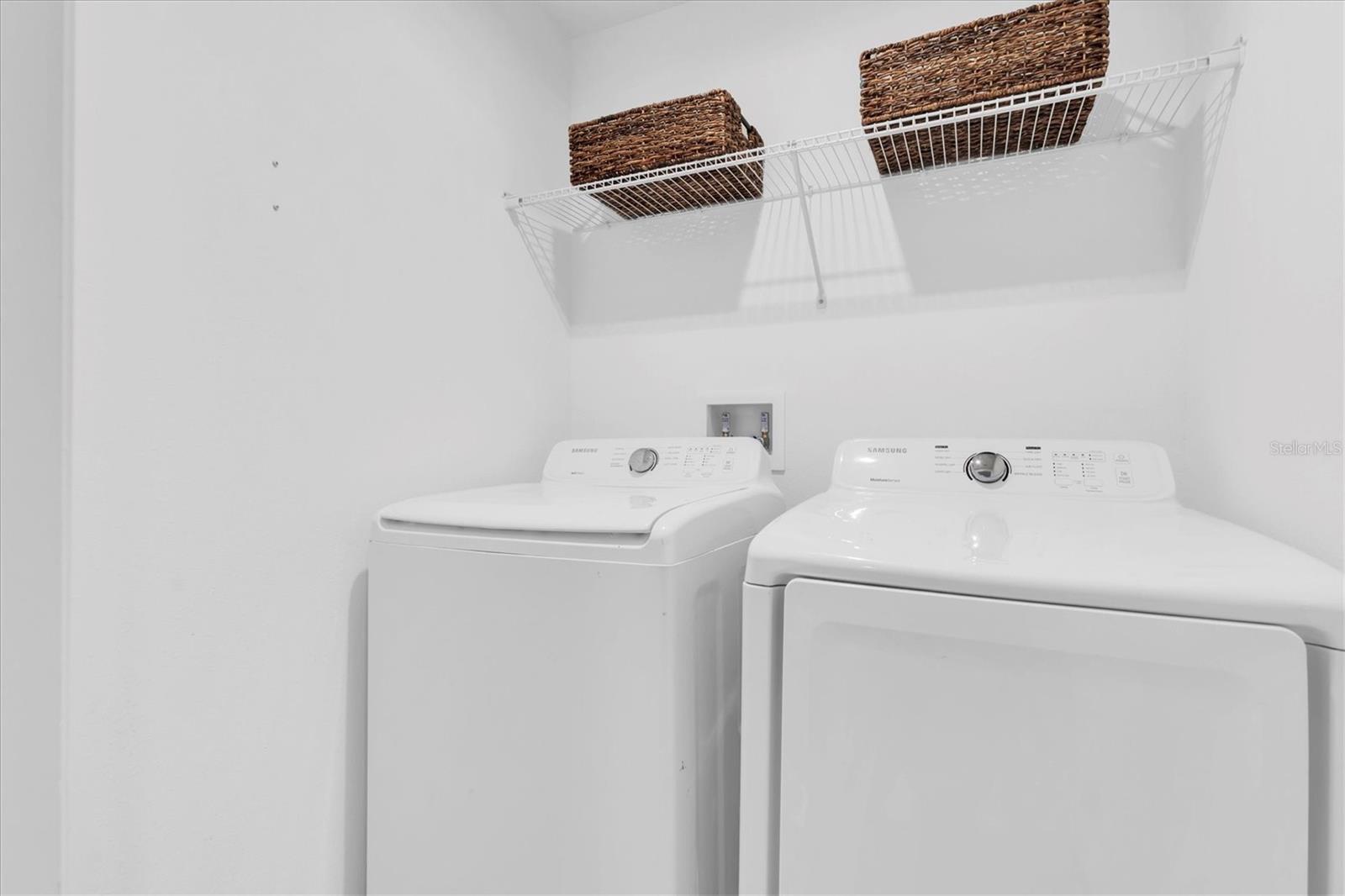 8211 CRESCENT OAKS DR