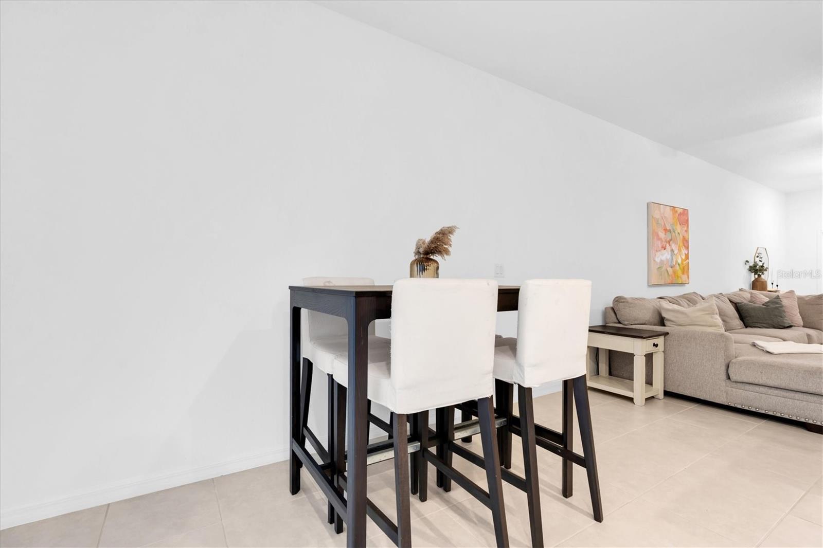 8211 CRESCENT OAKS DR