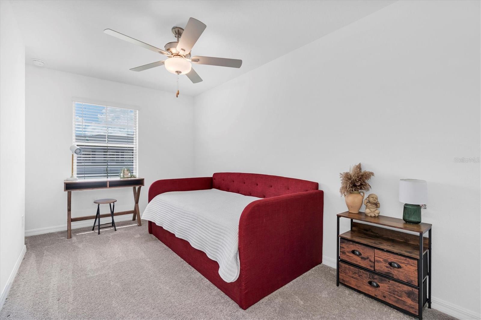 8211 CRESCENT OAKS DR