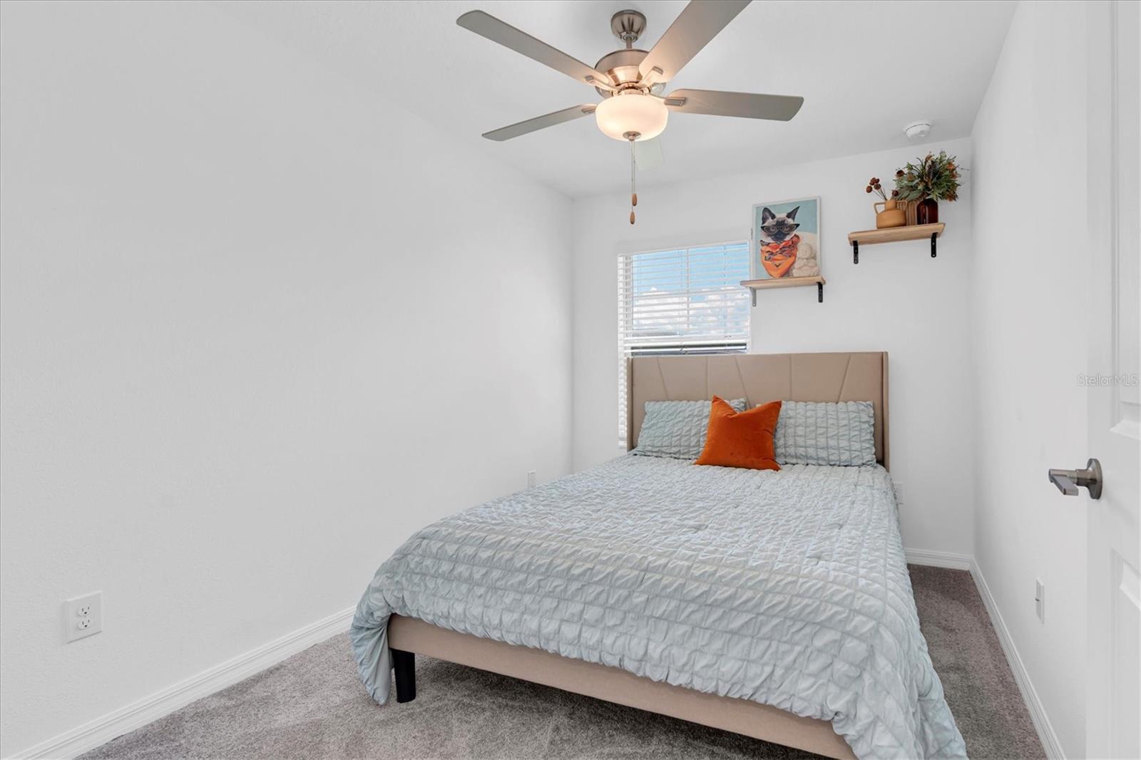 8211 CRESCENT OAKS DR