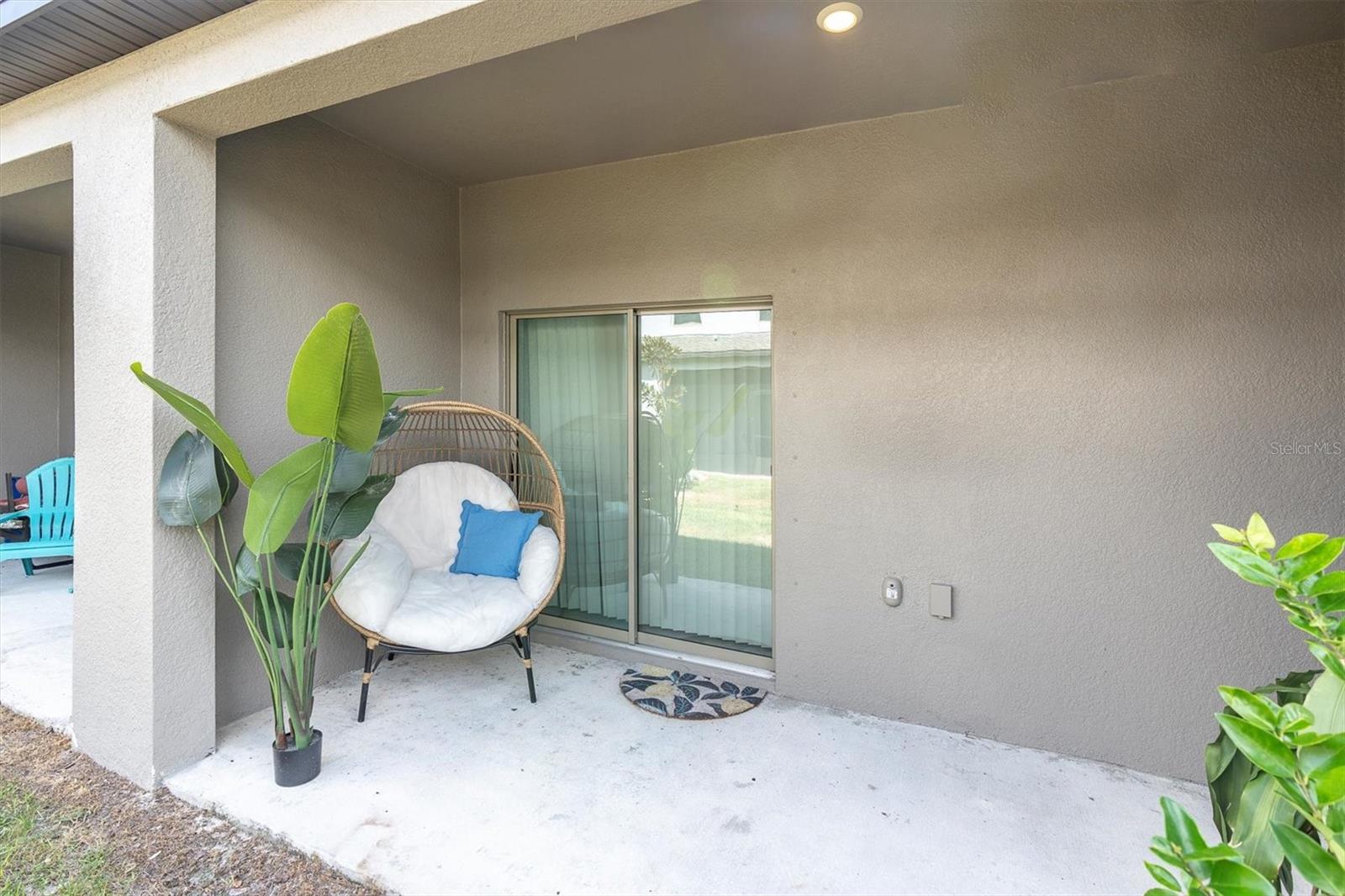 8211 CRESCENT OAKS DR