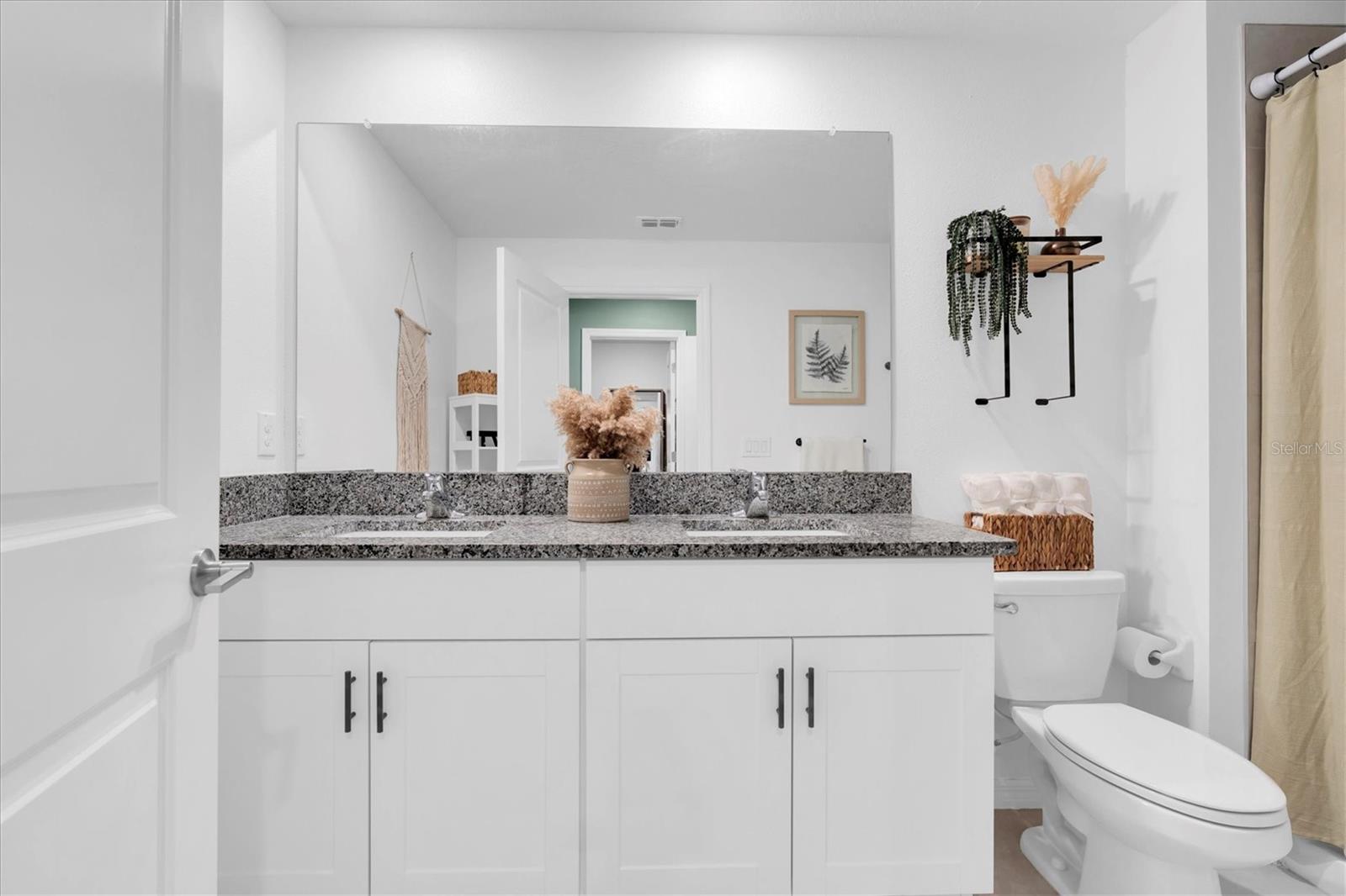 8211 CRESCENT OAKS DR