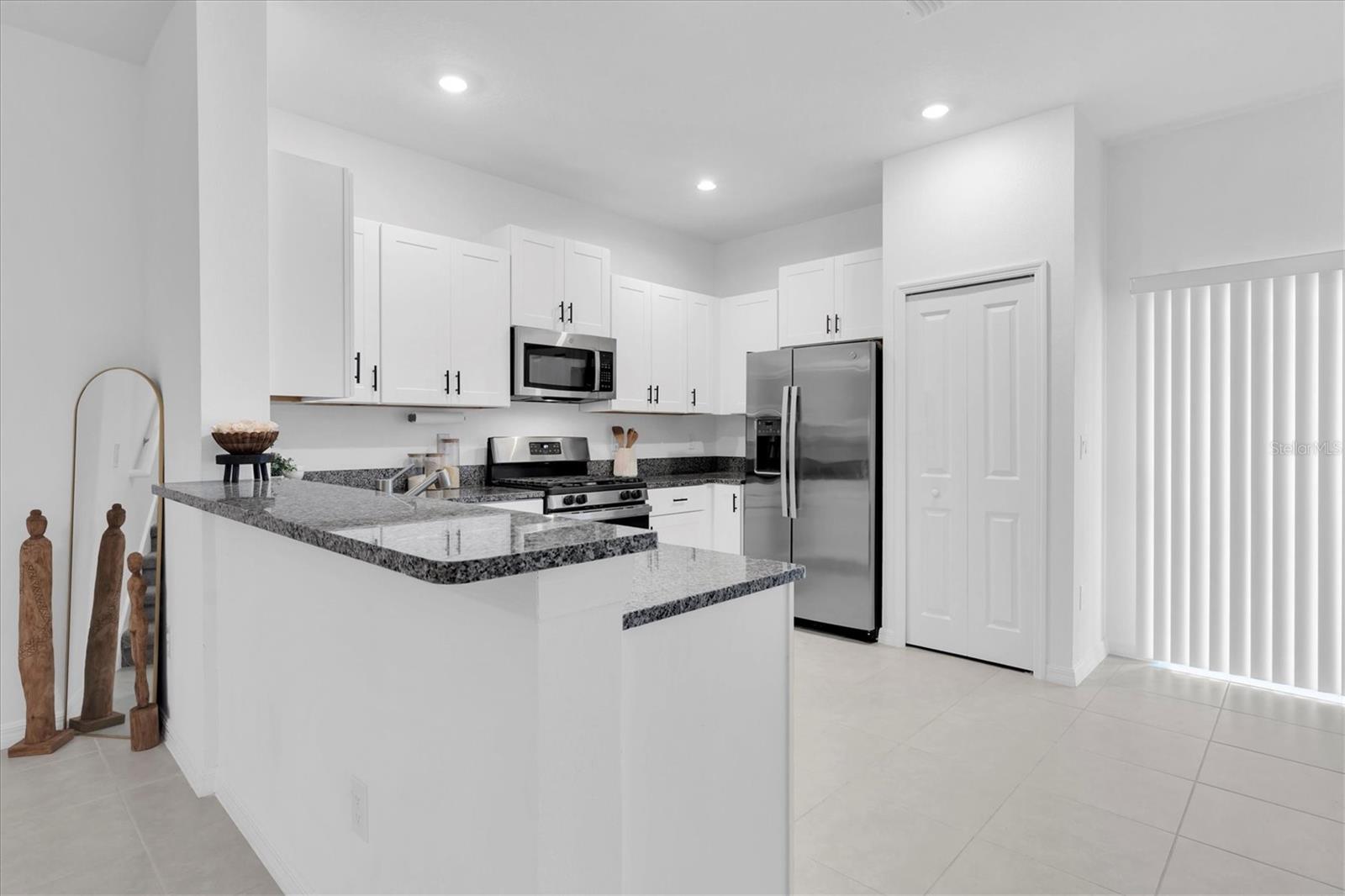 8211 CRESCENT OAKS DR