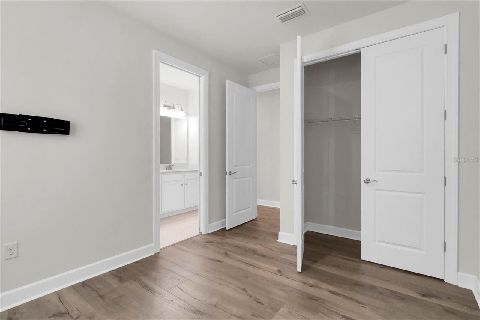 3282 FRANCOA DR