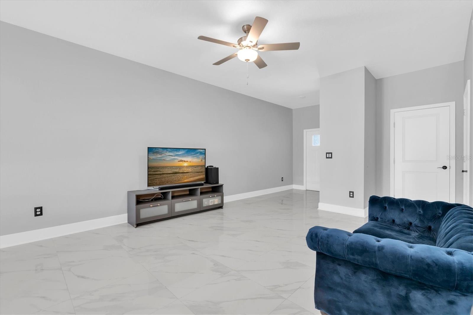 8249 CRESCENT OAKS DR