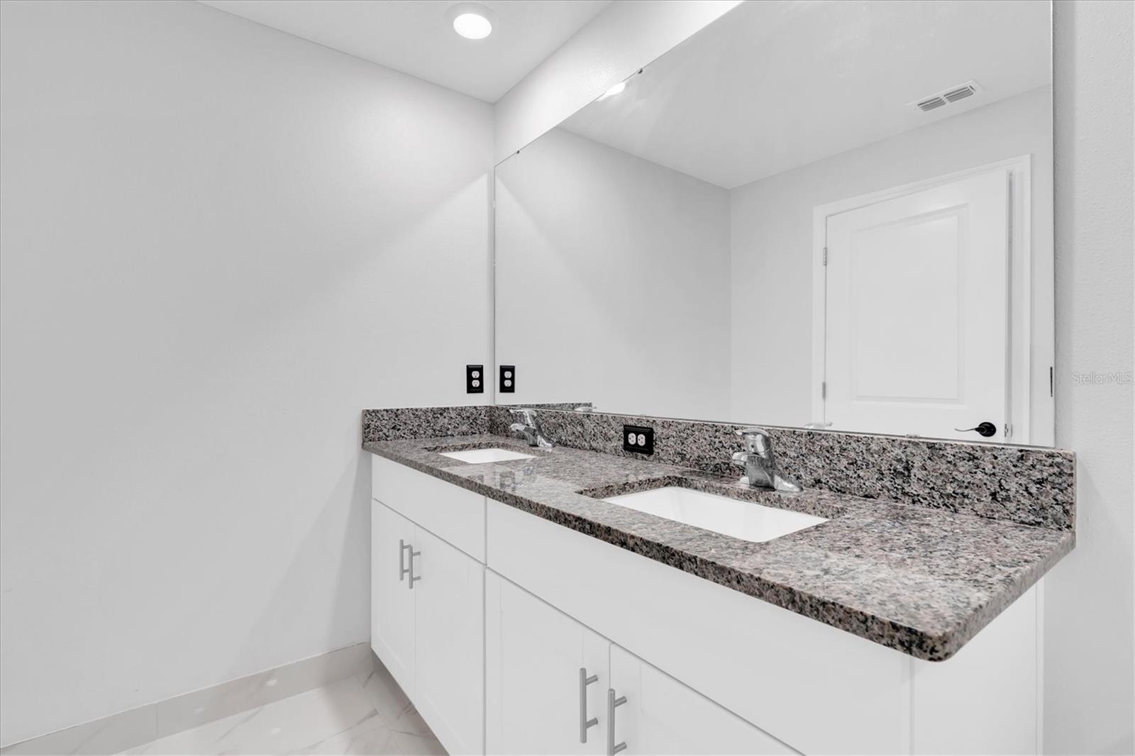 8249 CRESCENT OAKS DR