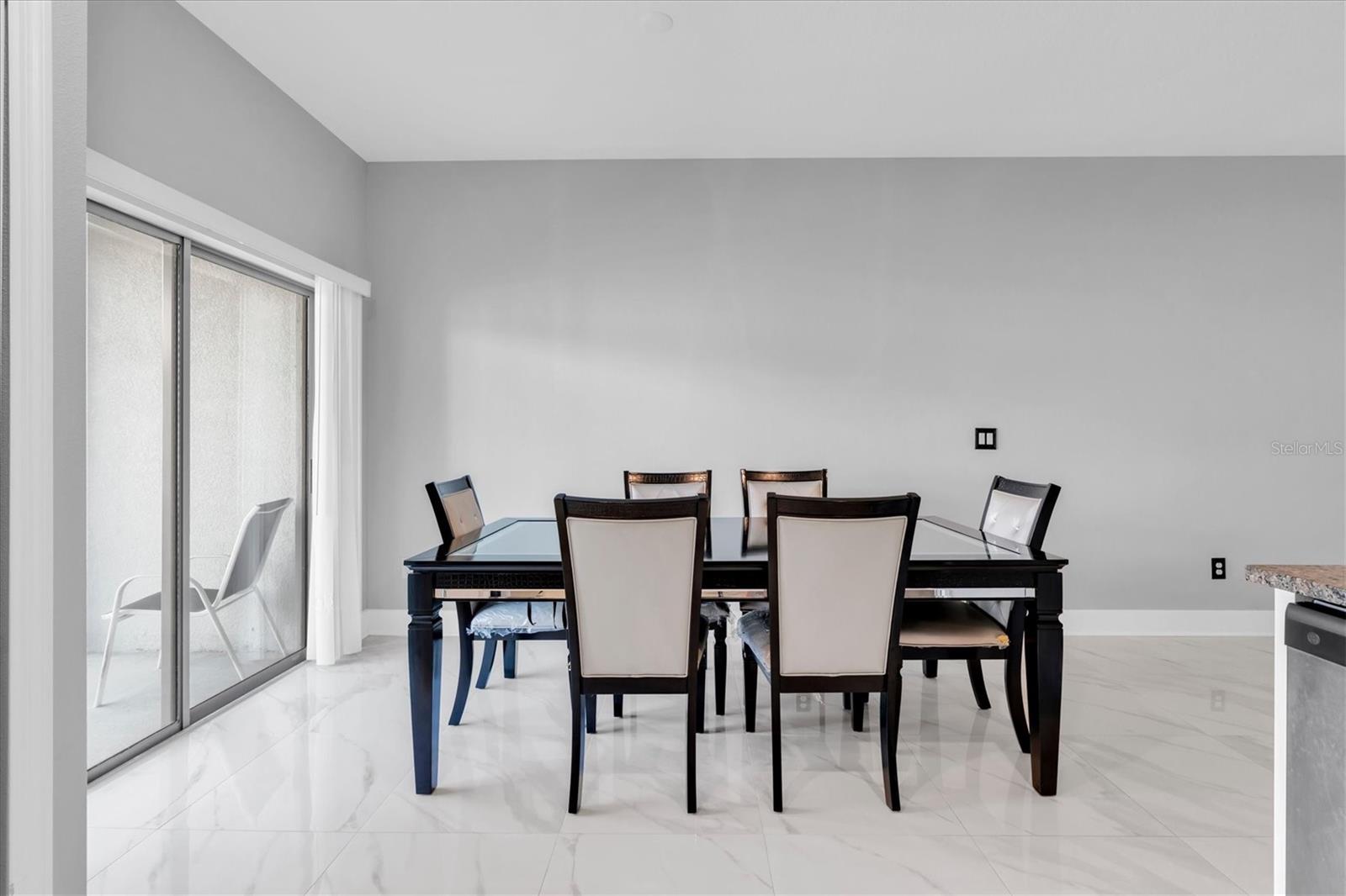 8249 CRESCENT OAKS DR