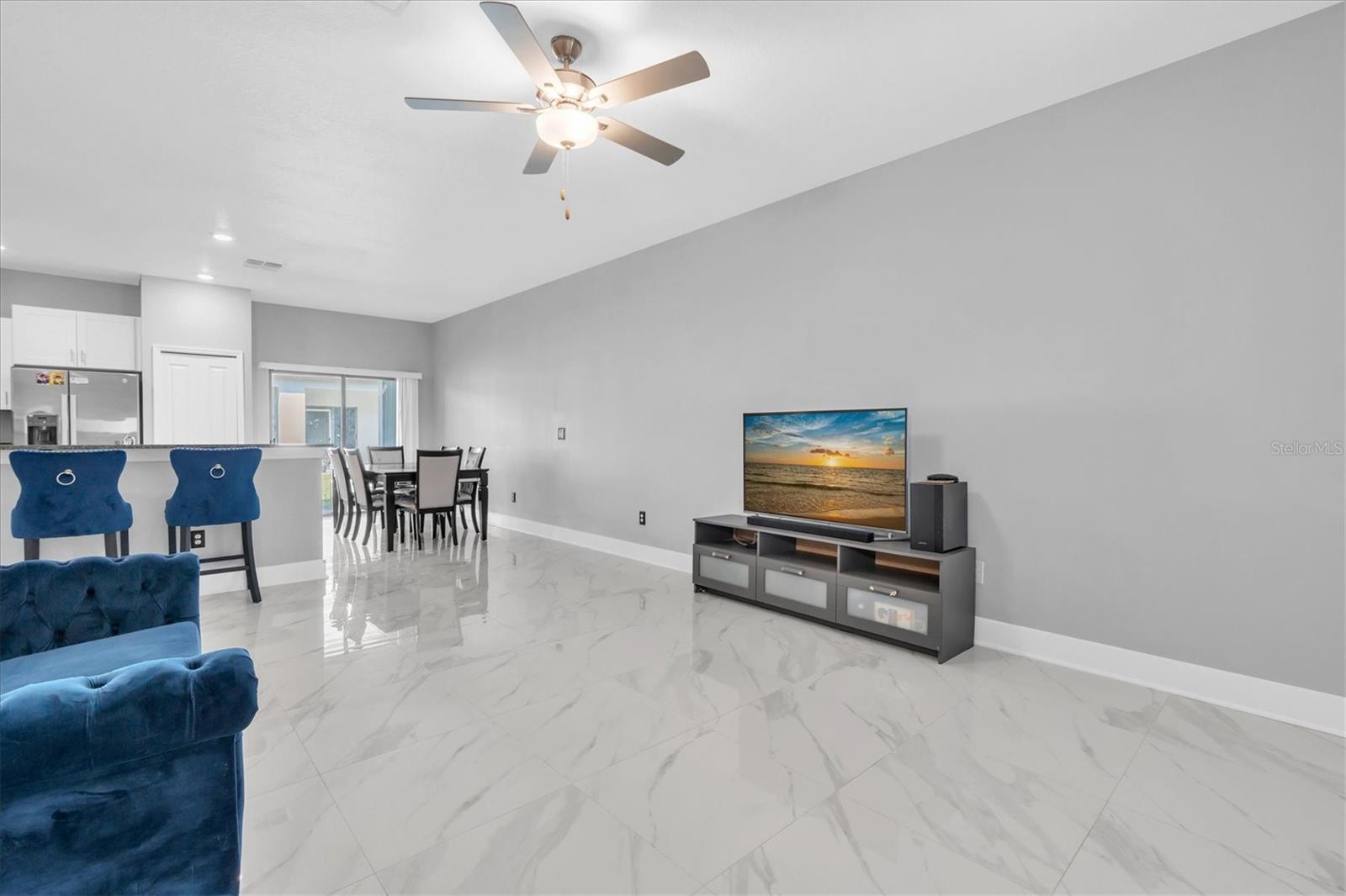 8249 CRESCENT OAKS DR