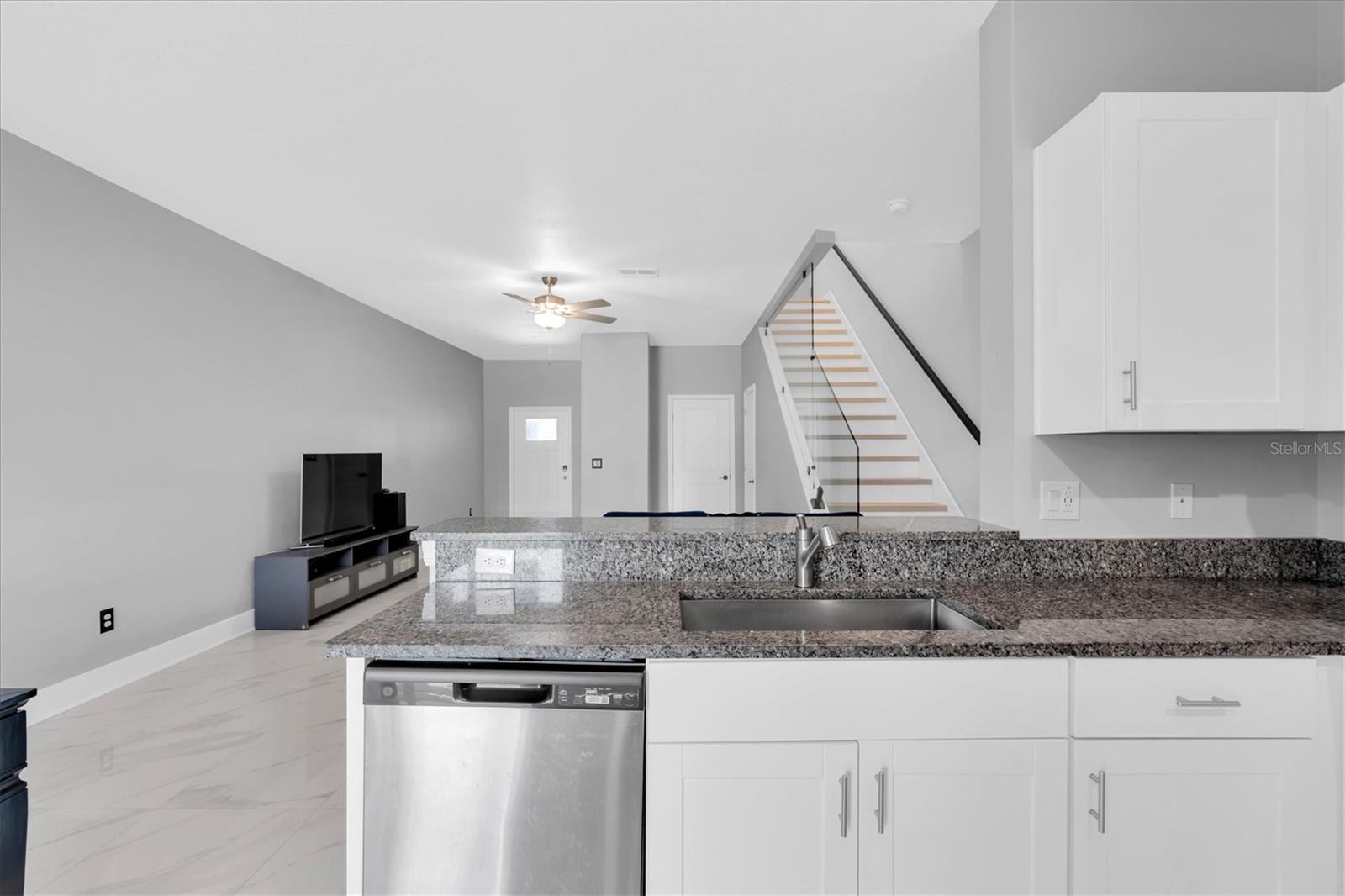 8249 CRESCENT OAKS DR