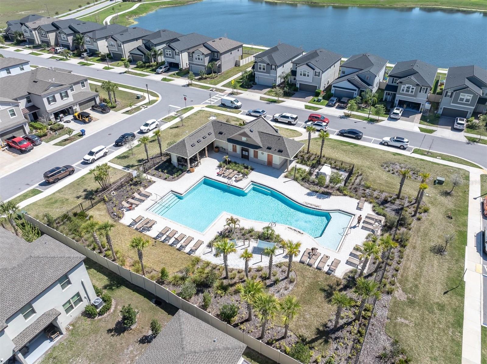 8249 CRESCENT OAKS DR