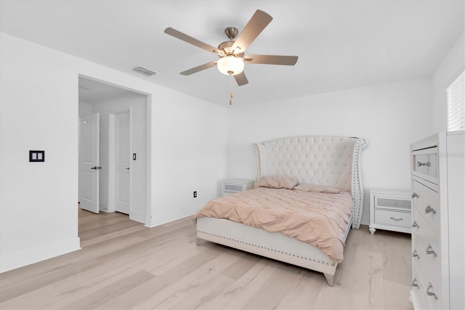 8249 CRESCENT OAKS DR