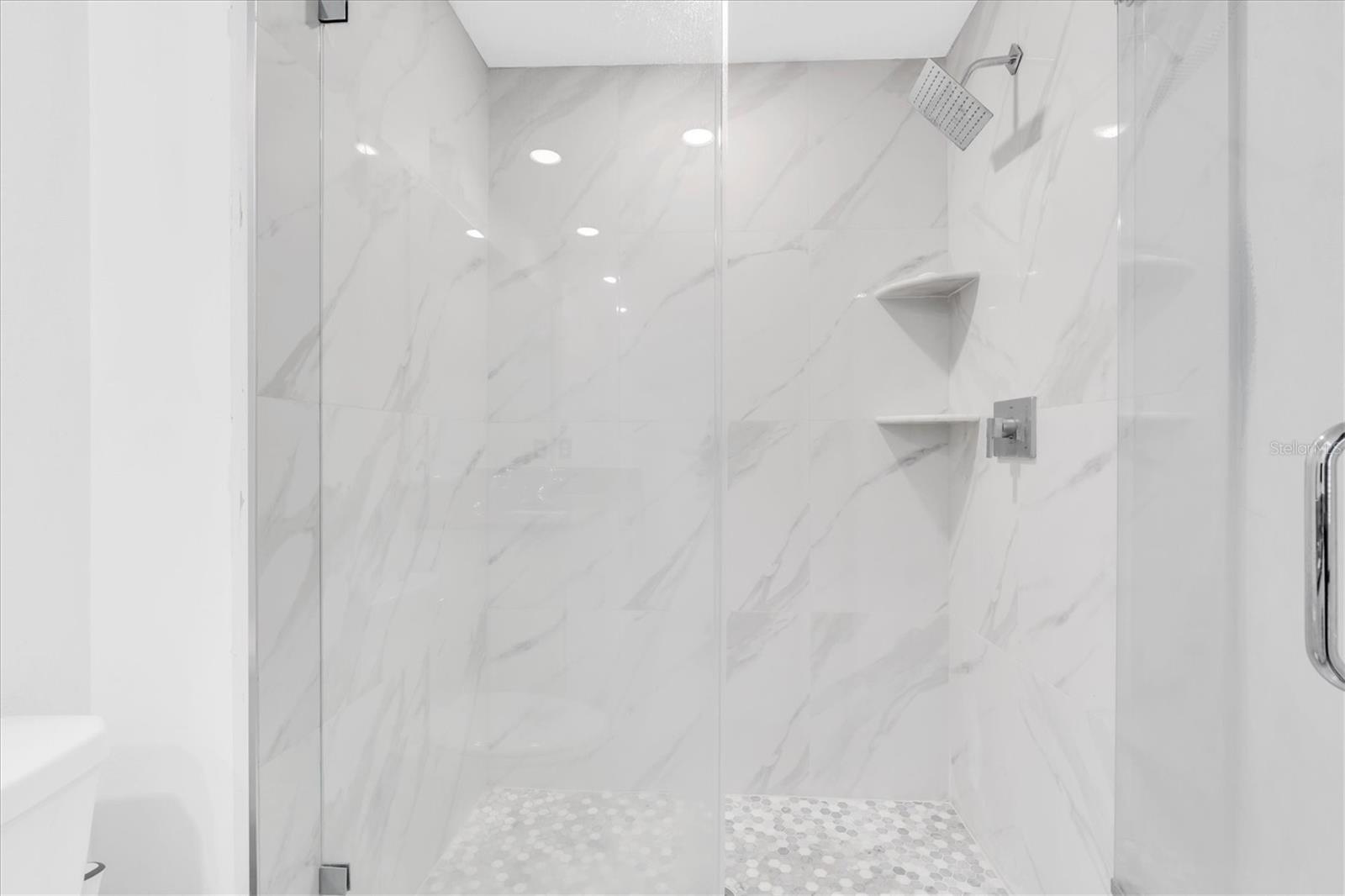 8249 CRESCENT OAKS DR