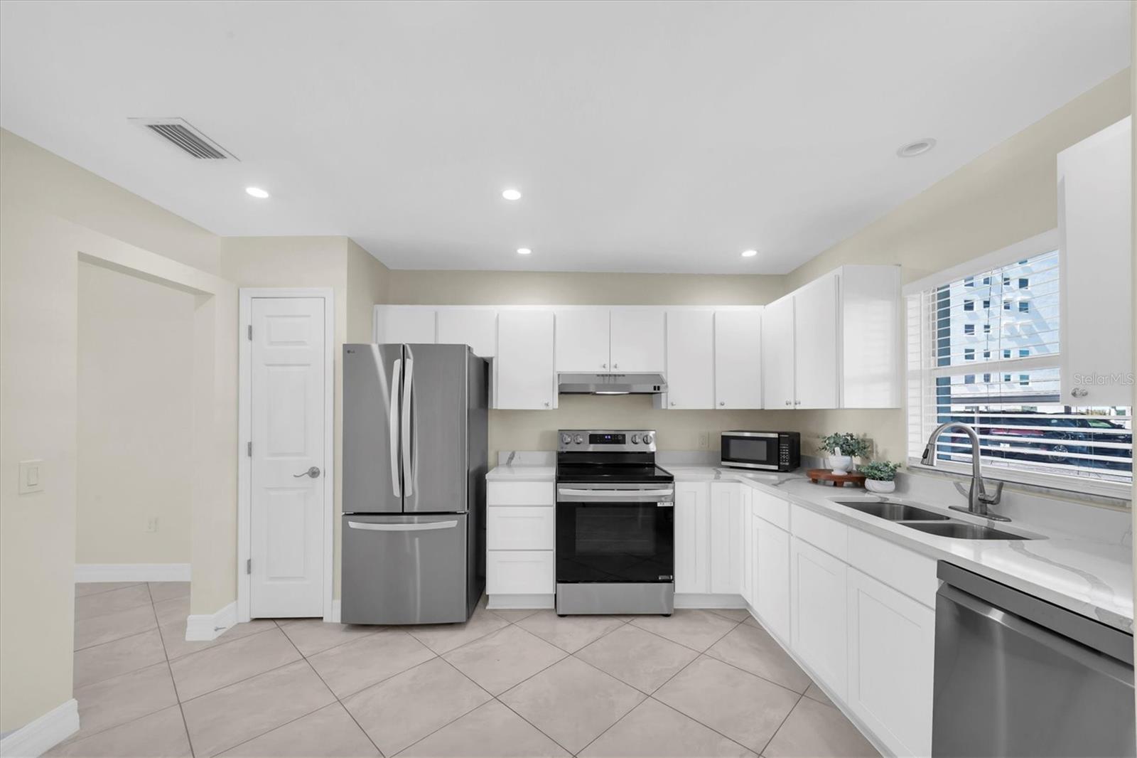 8 GLENCOE PL #105