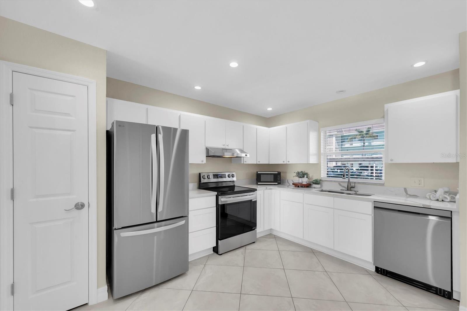 8 GLENCOE PL #105