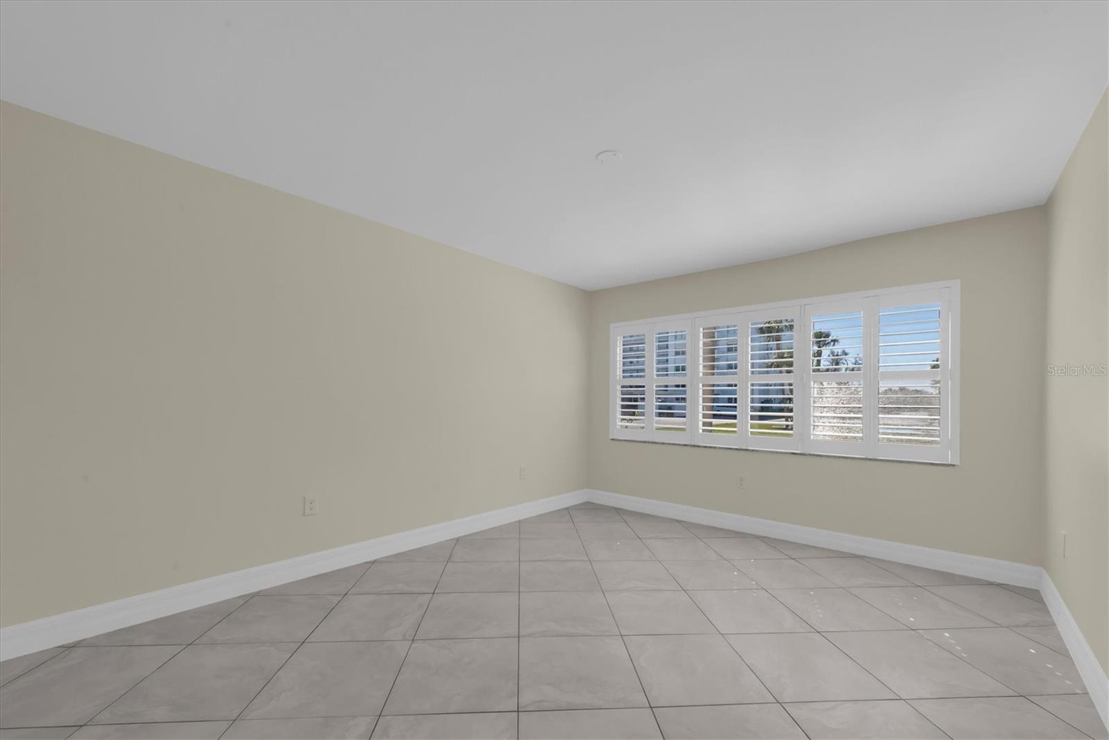 8 GLENCOE PL #105