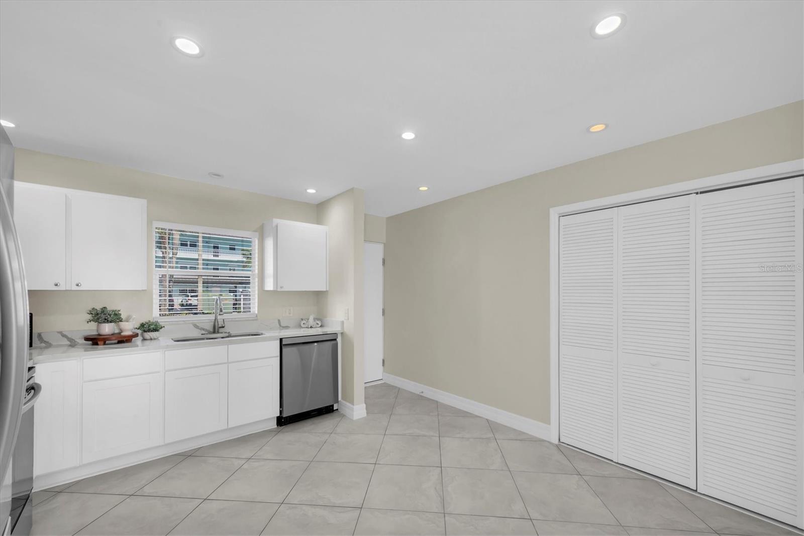 8 GLENCOE PL #105