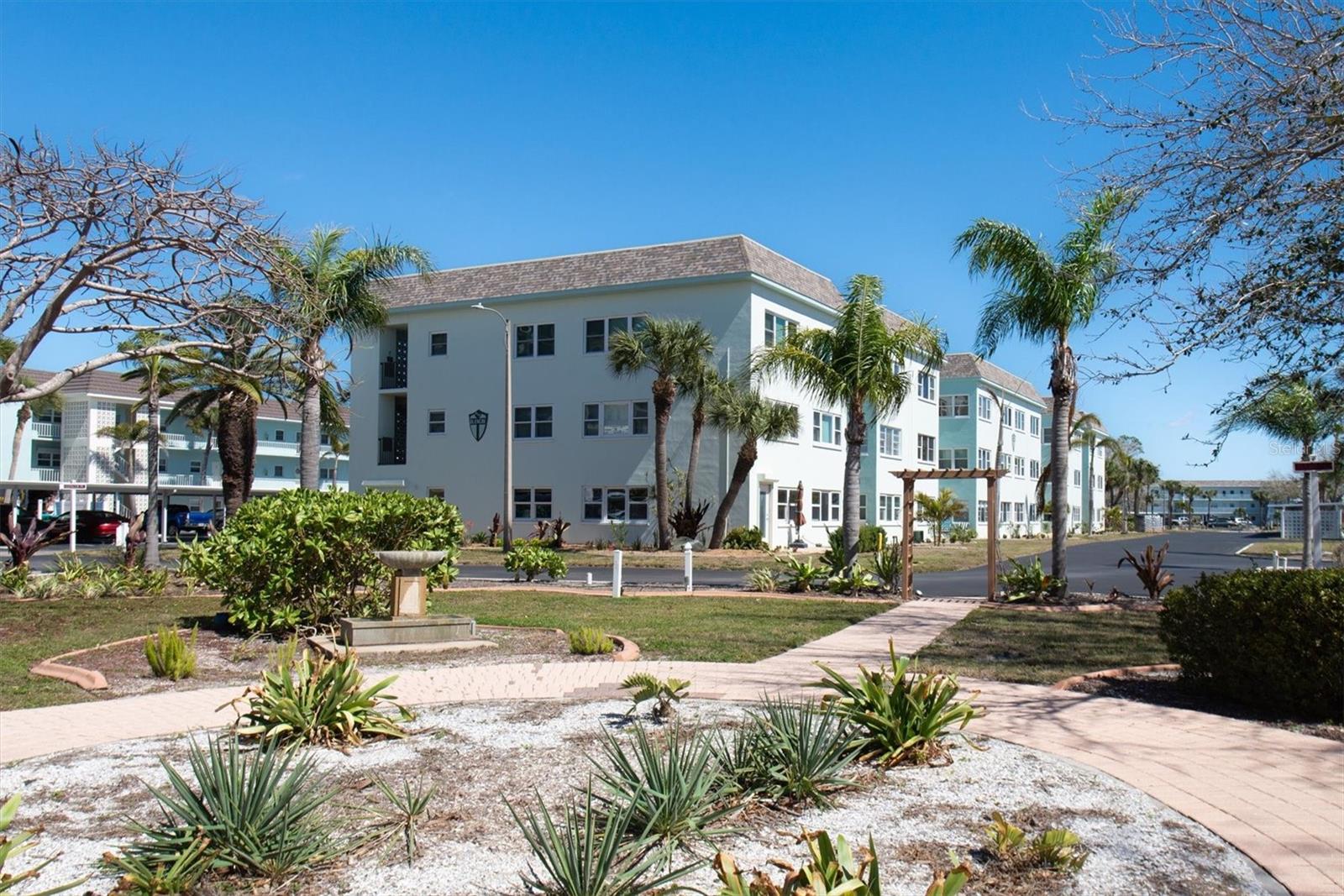 8 GLENCOE PL #105