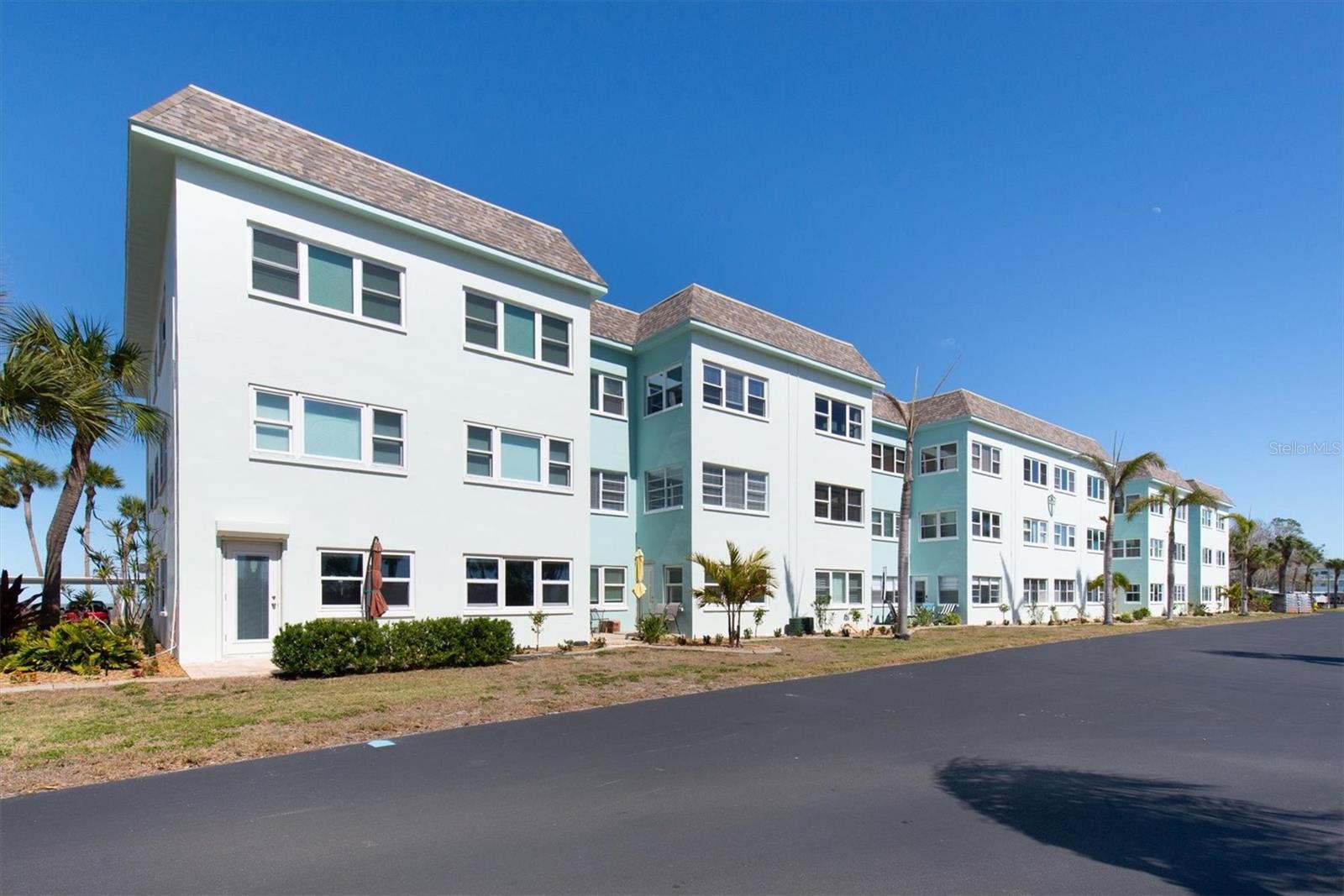 8 GLENCOE PL #105