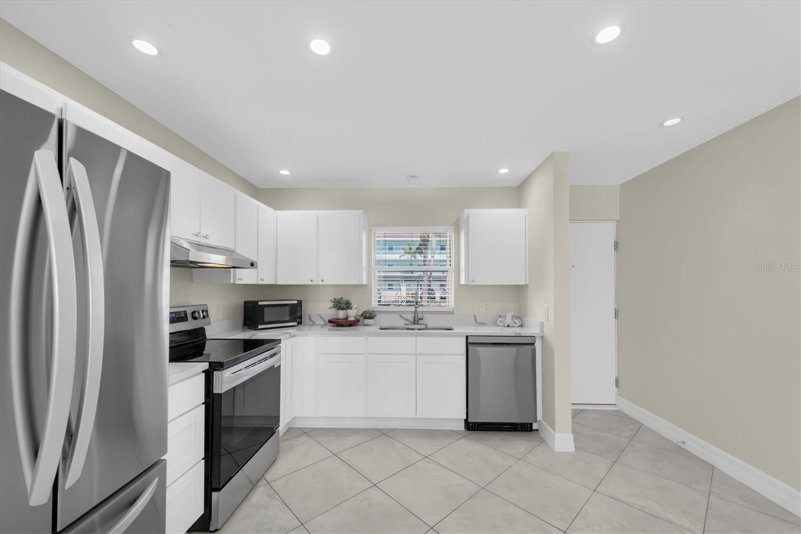 8 GLENCOE PL #105