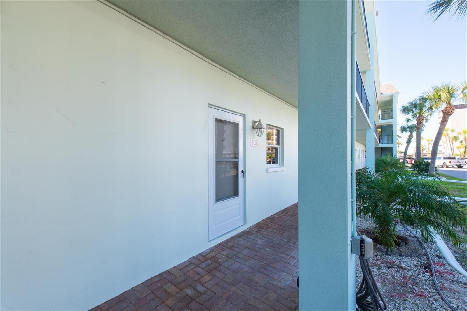 8 GLENCOE PL #105