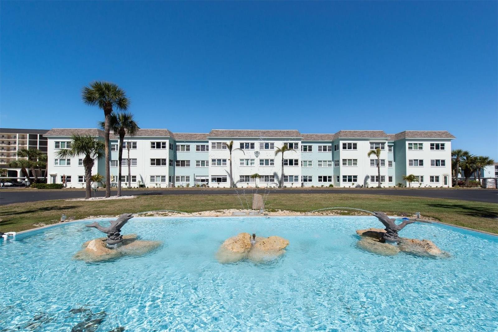 8 GLENCOE PL #105