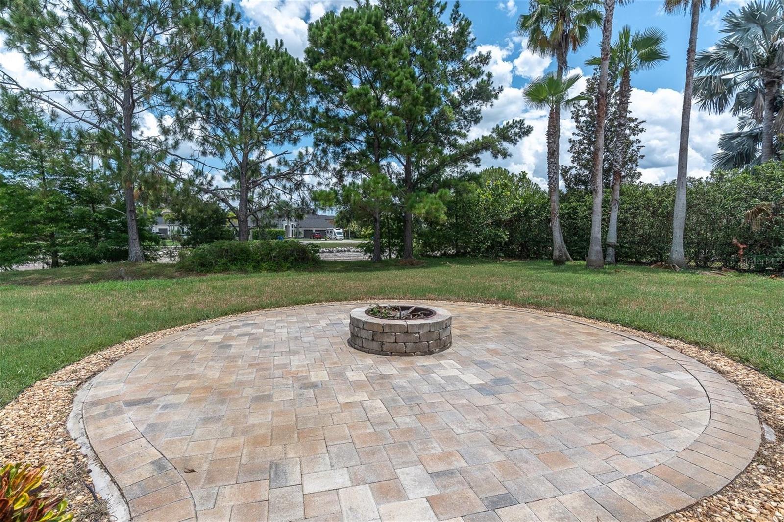1526 LAKE POLO DR