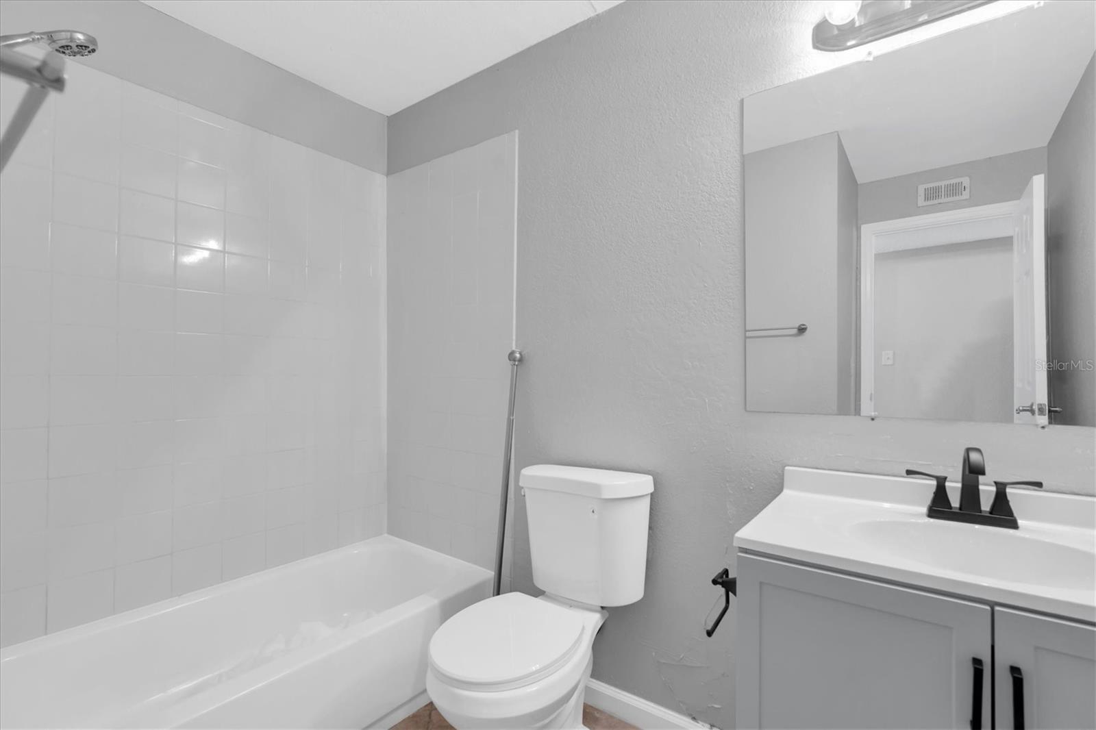 10103 SAILWINDS BLVD N #105
