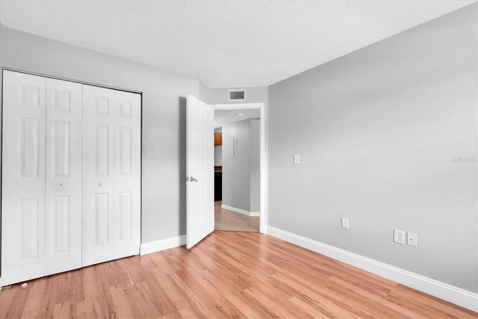 10103 SAILWINDS BLVD N #105