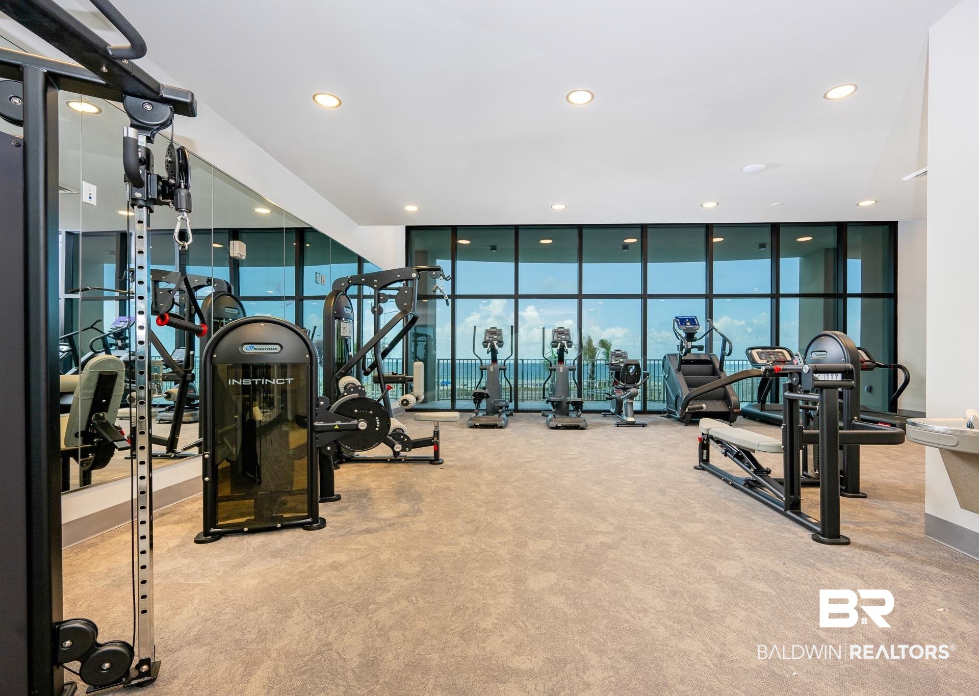 533 E Beach Boulevard 19AW1