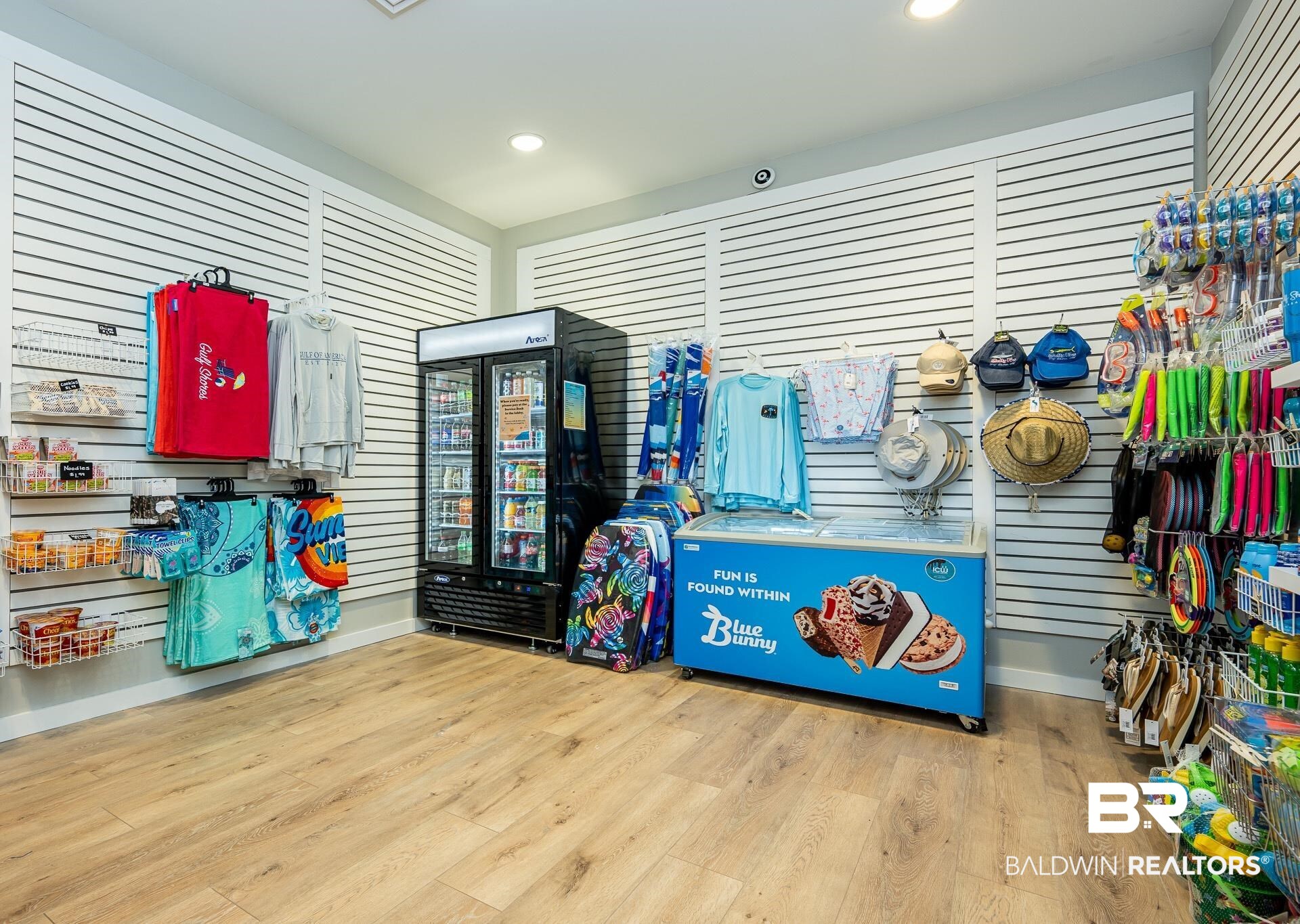 533 E Beach Boulevard 19AW1
