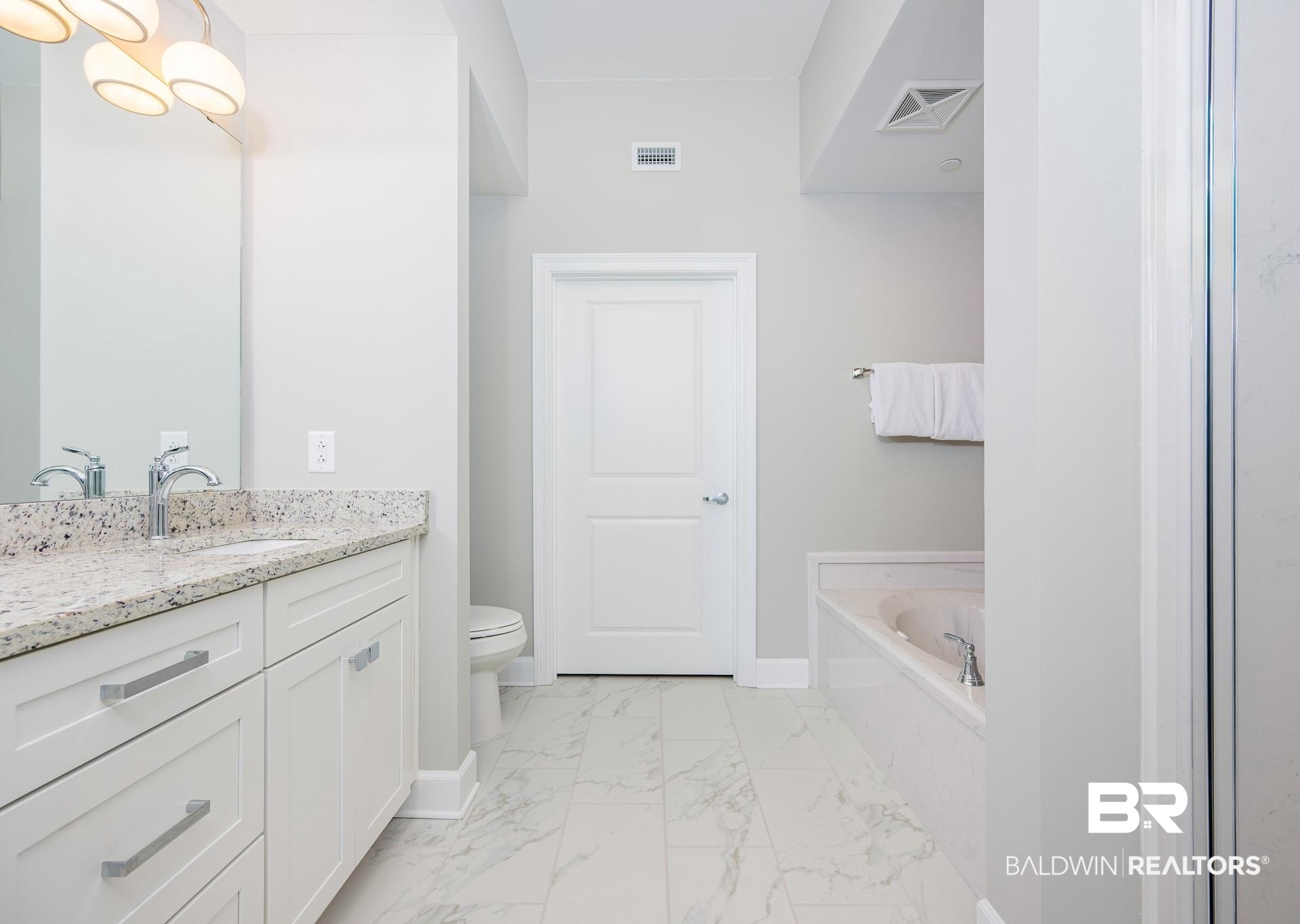 533 E Beach Boulevard 19AW1