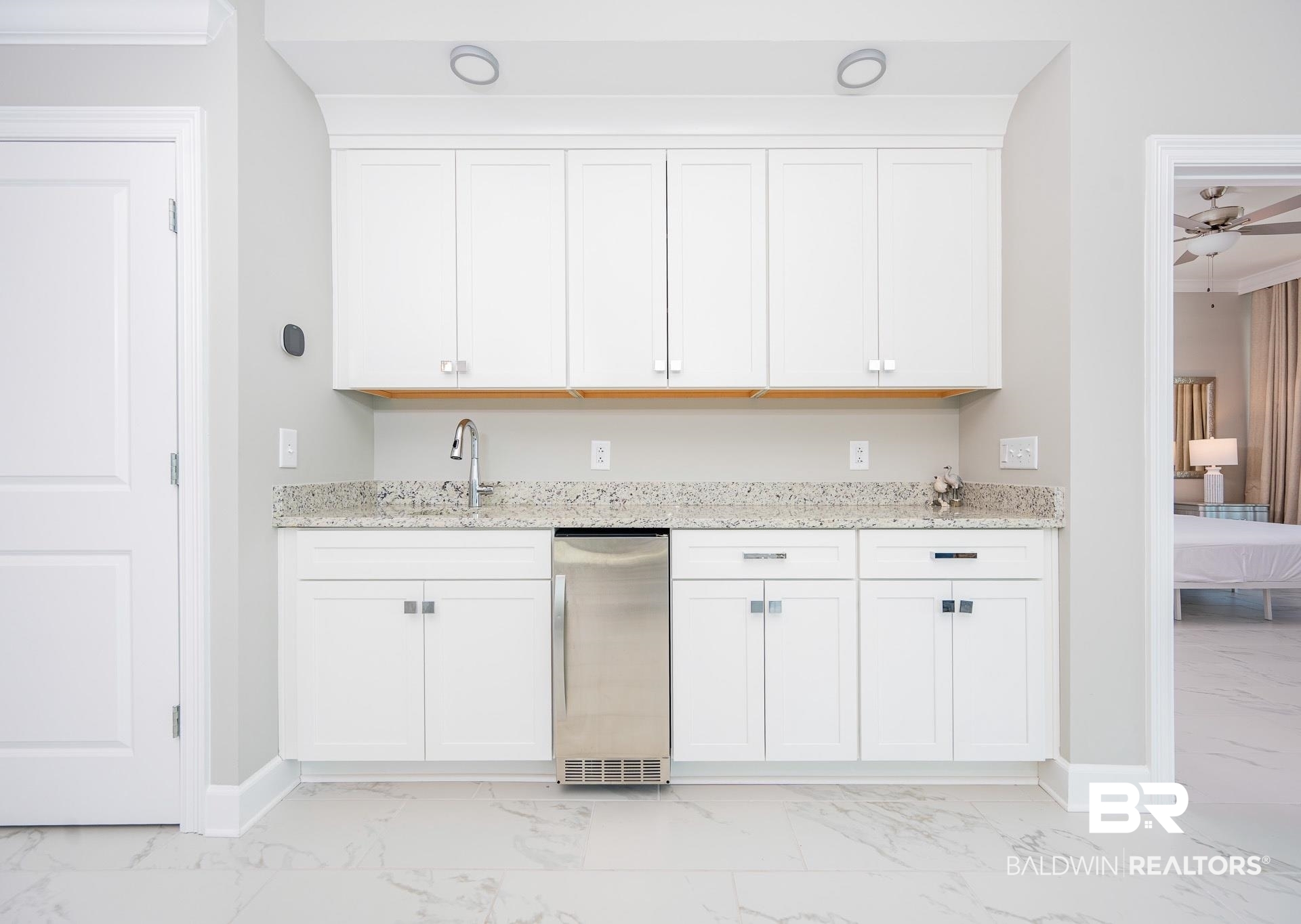 533 E Beach Boulevard 19AW1